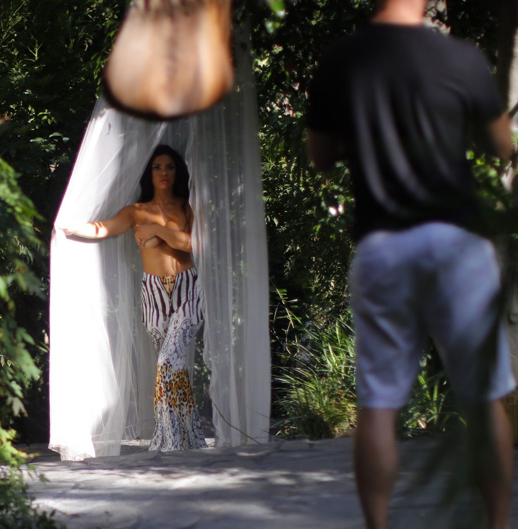Suelyn Medeiros Poses Nude for the Camera in LA (76 Photos)