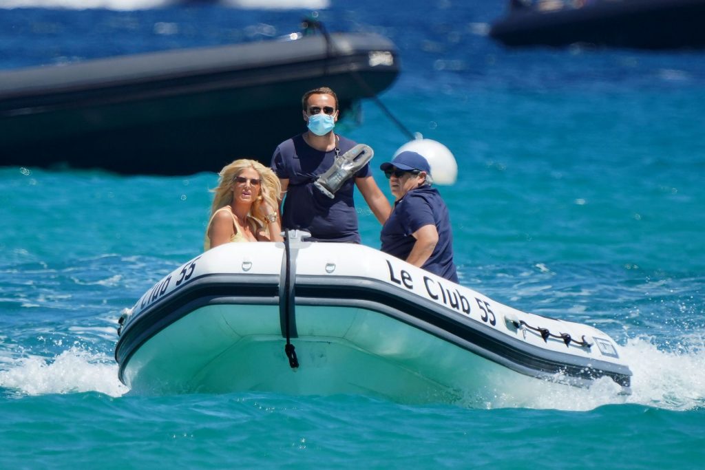 Victoria Silvstedt Enjoys Her First Lunch Since the End of the Lockdown in St Tropez (39 Photos)