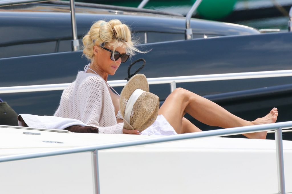 Victoria Silvstedt Is Relaxing on Yacht in Saint Tropez (34 Photos)
