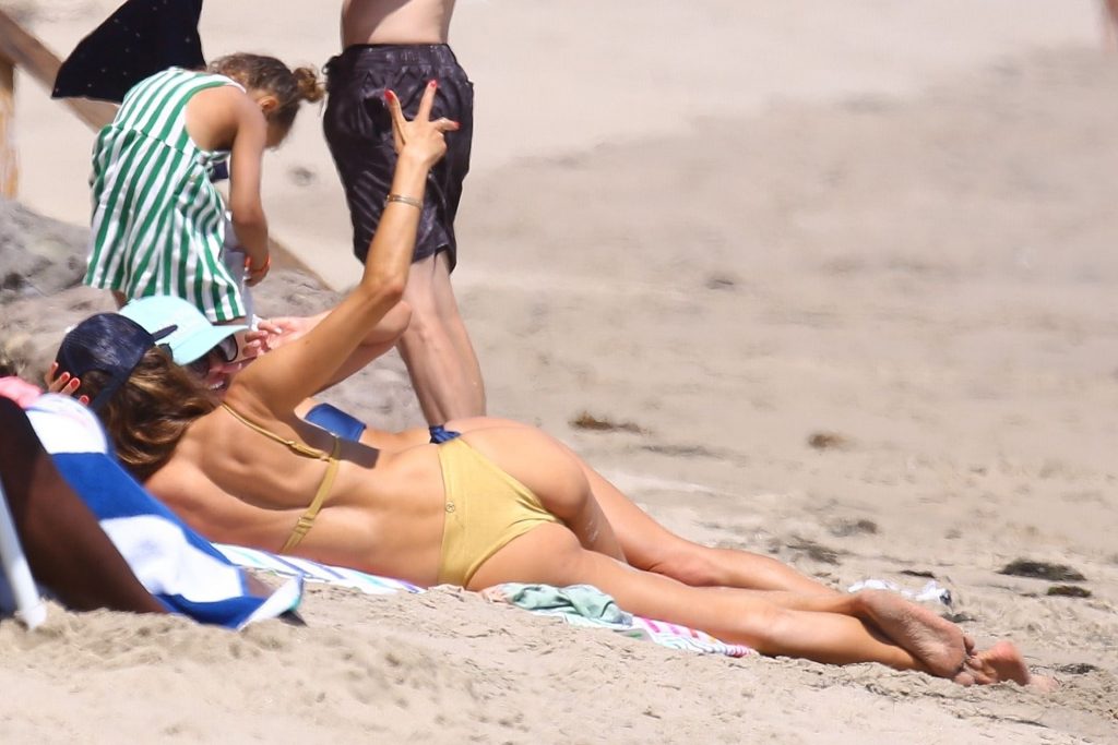 Another Tuesday, Another Beach Day to Alessandra Ambrosio (22 Photos)