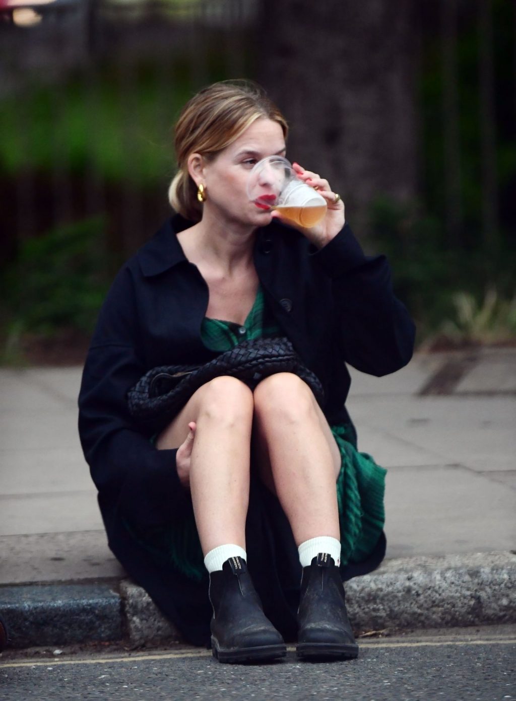 Alice Eve Is Pictured Enjoying Drinks on the Pavement with a Friend in London (106 Photos)