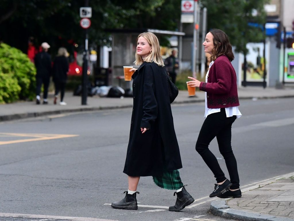 Alice Eve Is Pictured Enjoying Drinks on the Pavement with a Friend in London (106 Photos)