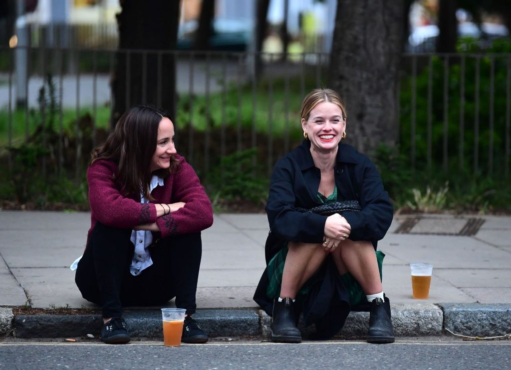 Alice Eve Is Pictured Enjoying Drinks on the Pavement with a Friend in London (106 Photos)