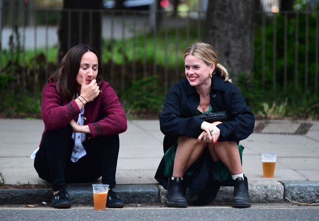 Alice Eve Is Pictured Enjoying Drinks on the Pavement with a Friend in London (106 Photos)