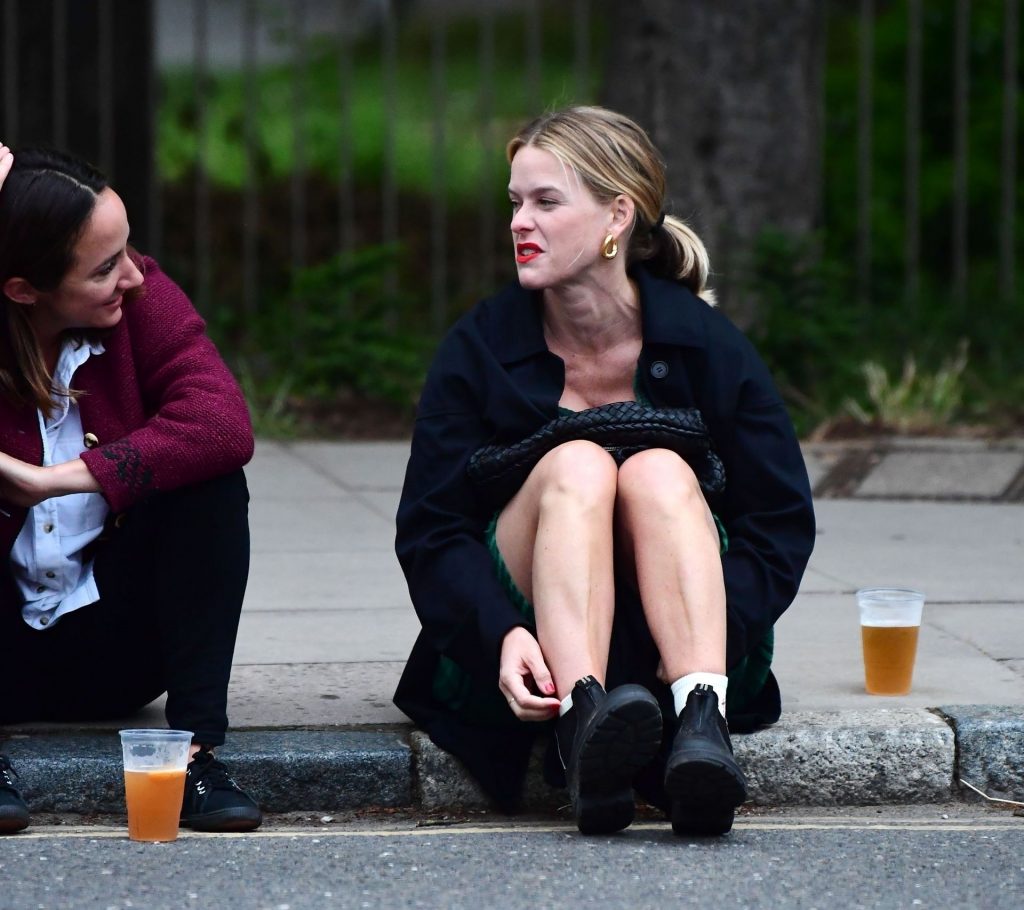 Alice Eve Is Pictured Enjoying Drinks on the Pavement with a Friend in London (106 Photos)