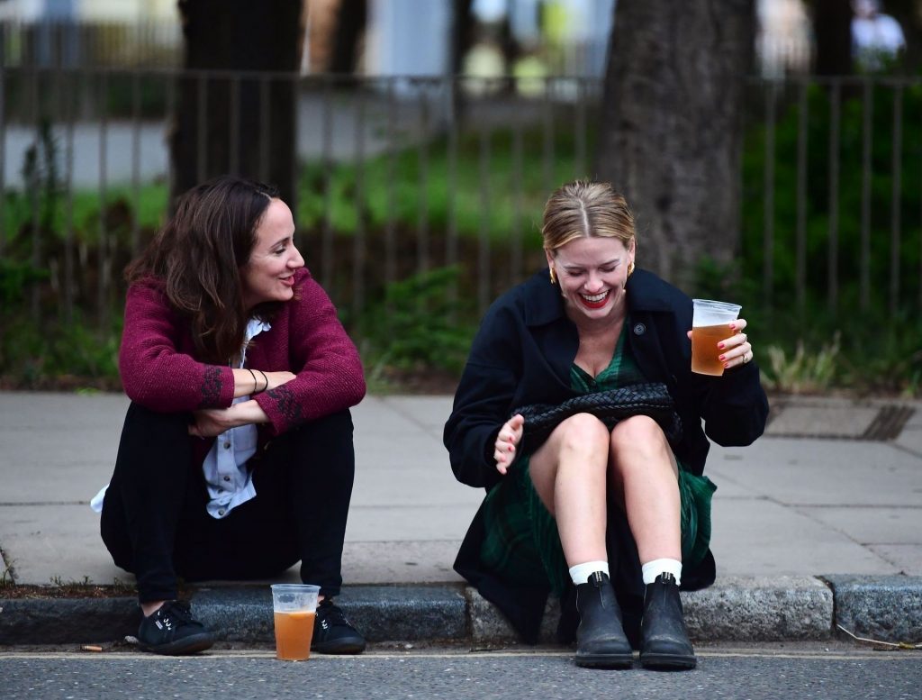 Alice Eve Is Pictured Enjoying Drinks on the Pavement with a Friend in London (106 Photos)