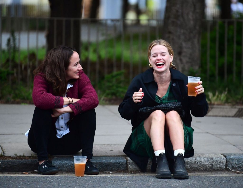 Alice Eve Is Pictured Enjoying Drinks on the Pavement with a Friend in London (106 Photos)