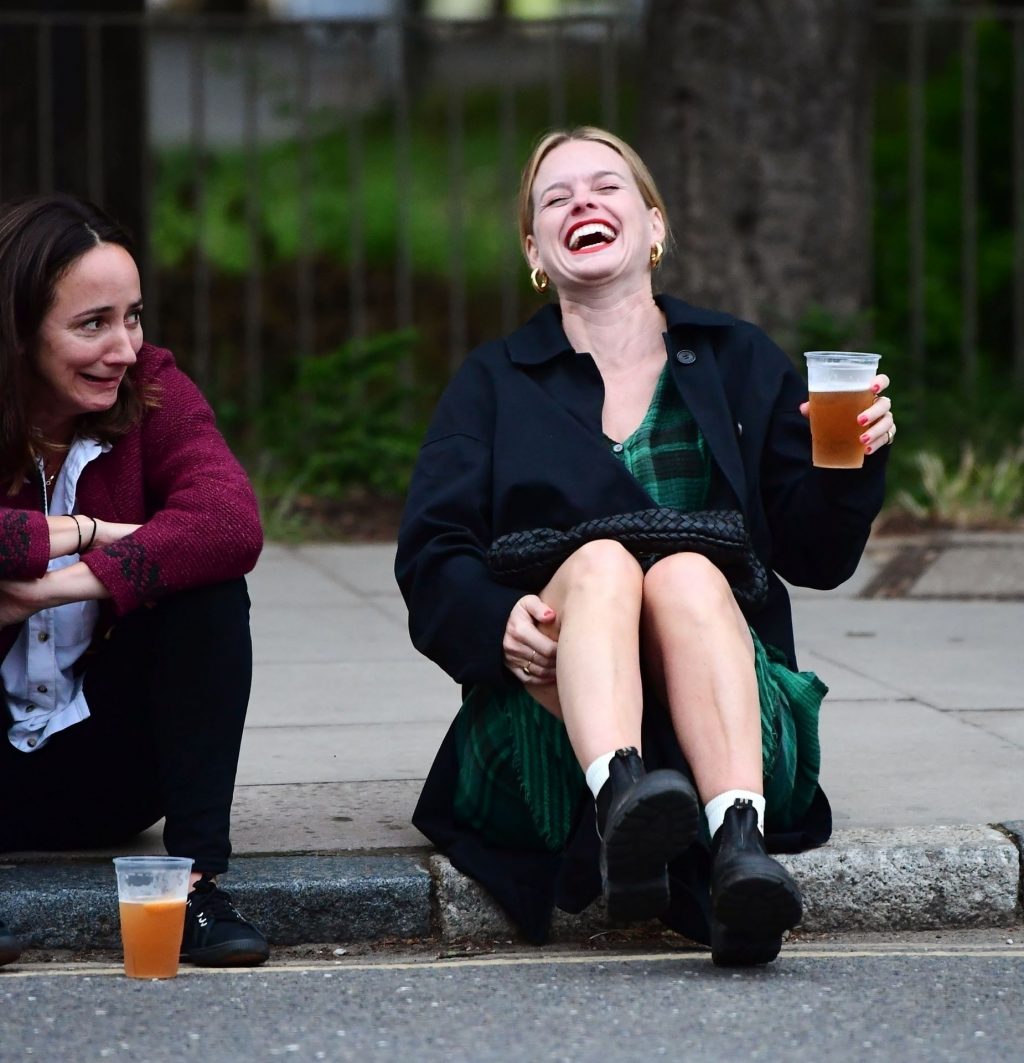 Alice Eve Is Pictured Enjoying Drinks on the Pavement with a Friend in London (106 Photos)