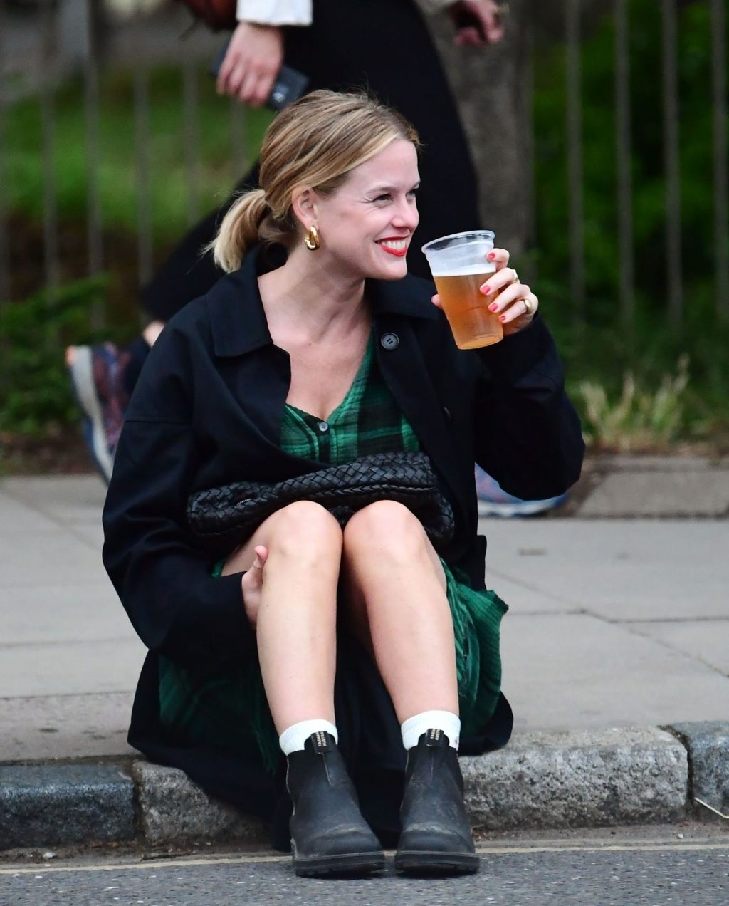 Alice Eve Is Pictured Enjoying Drinks on the Pavement with a Friend in London (106 Photos)