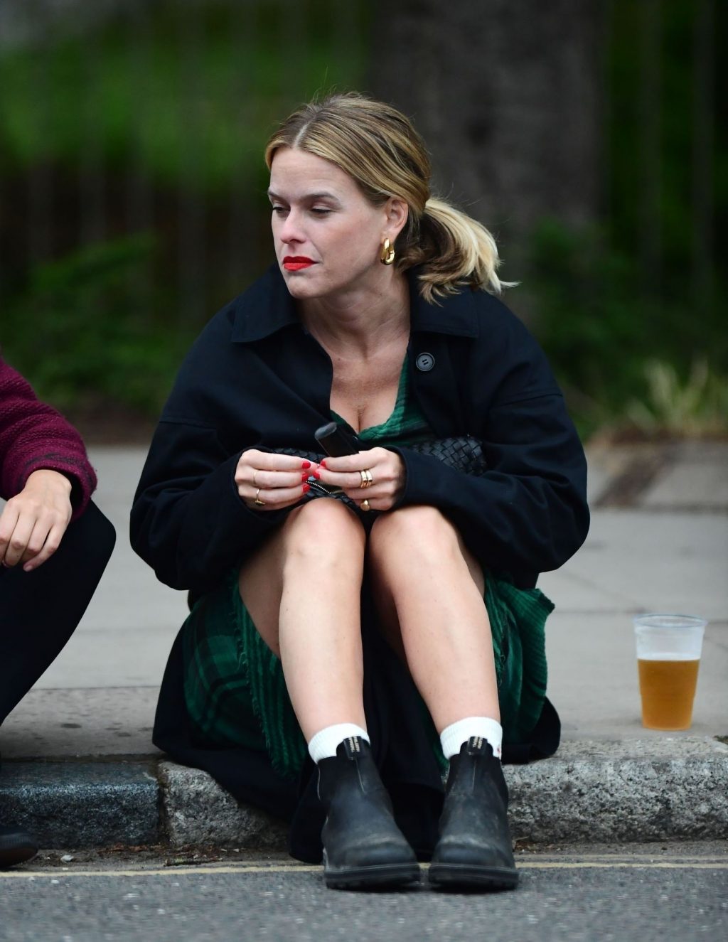 Alice Eve Is Pictured Enjoying Drinks on the Pavement with a Friend in London (106 Photos)