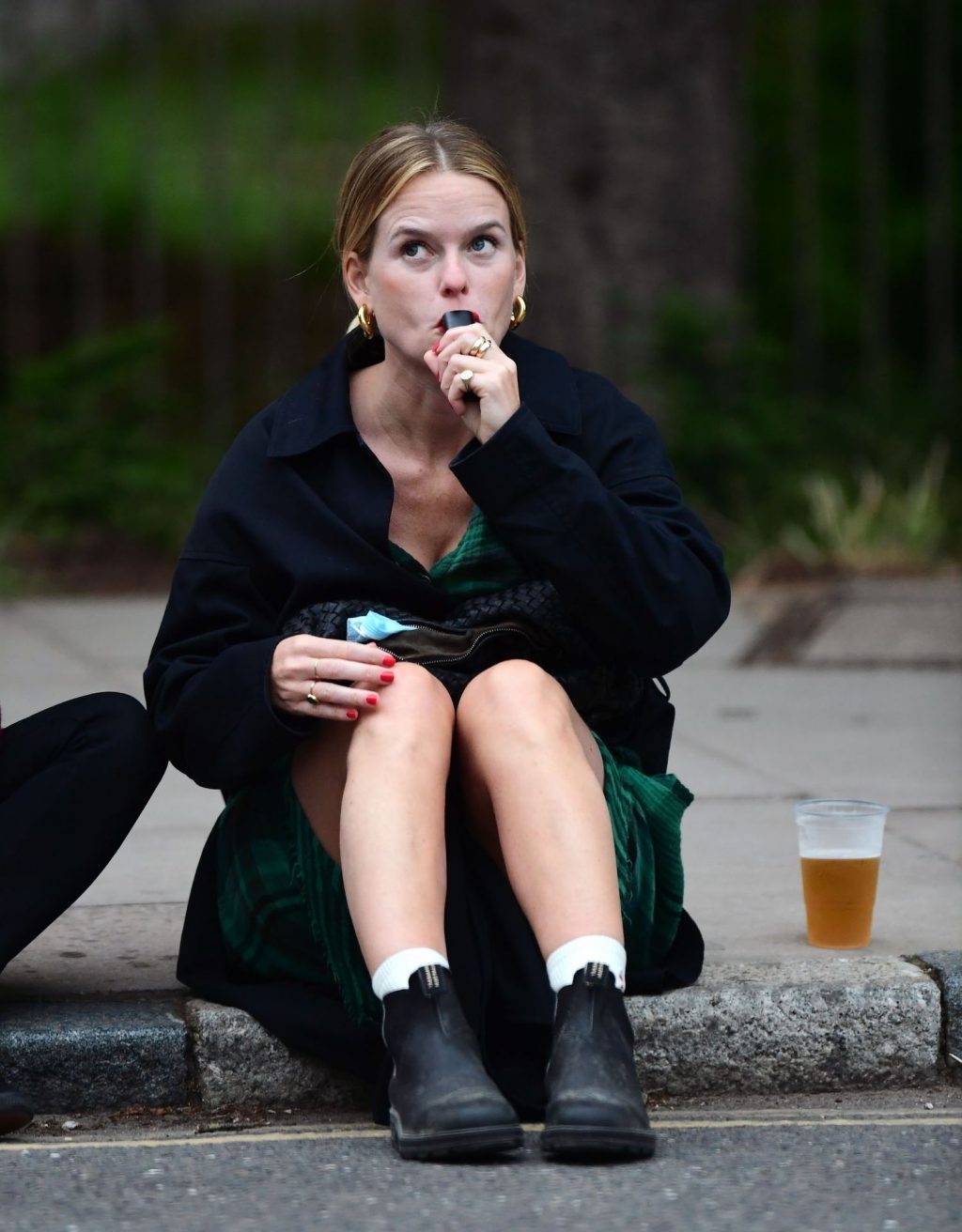 Alice Eve Is Pictured Enjoying Drinks on the Pavement with a Friend in London (106 Photos)