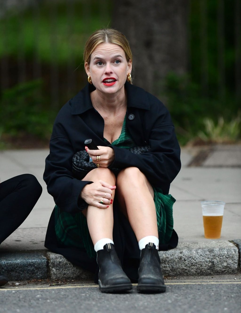 Alice Eve Is Pictured Enjoying Drinks on the Pavement with a Friend in London (106 Photos)