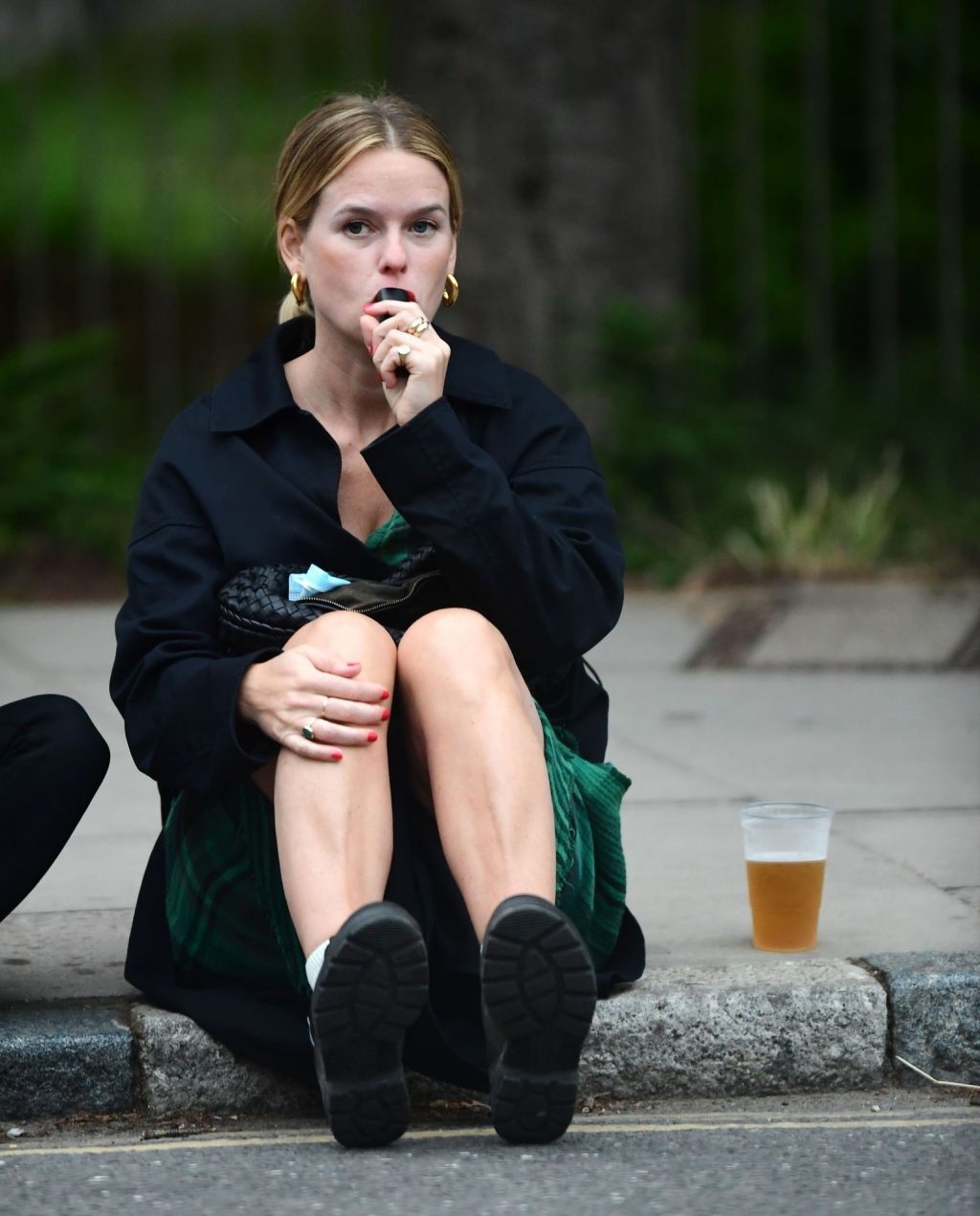 Alice Eve Is Pictured Enjoying Drinks on the Pavement with a Friend in London (106 Photos)