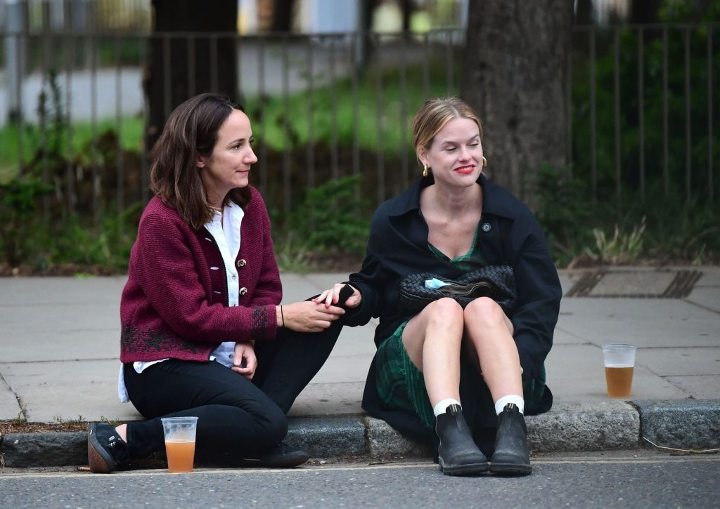 Alice Eve Is Pictured Enjoying Drinks on the Pavement with a Friend in London (106 Photos)