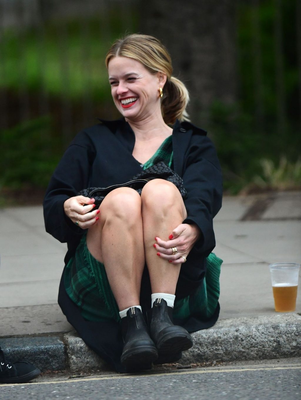 Alice Eve Is Pictured Enjoying Drinks on the Pavement with a Friend in London (106 Photos)