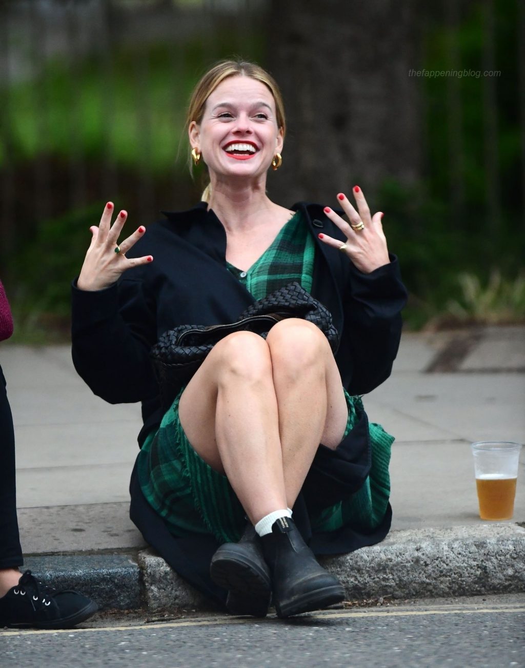 Alice Eve Is Pictured Enjoying Drinks on the Pavement with a Friend in London (106 Photos)