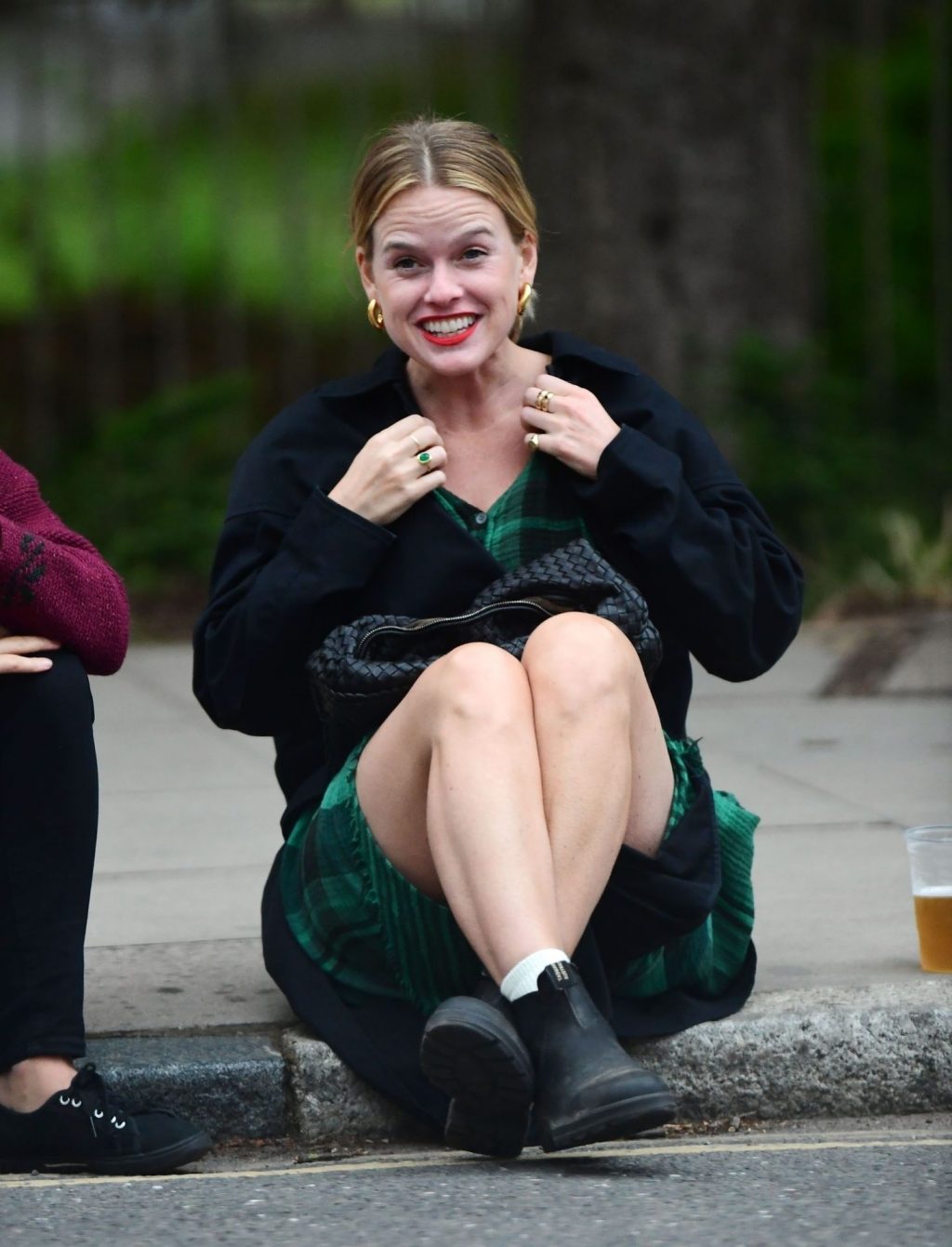 Alice Eve Is Pictured Enjoying Drinks on the Pavement with a Friend in London (106 Photos)