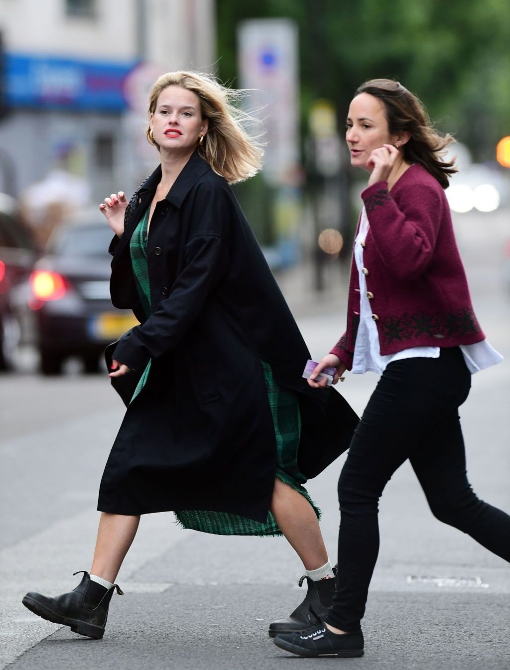 Alice Eve Is Pictured Enjoying Drinks on the Pavement with a Friend in London (106 Photos)