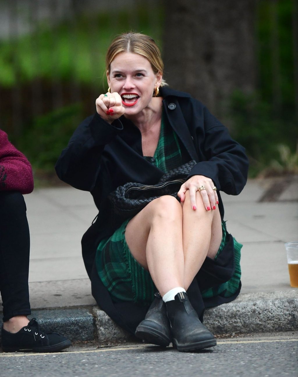 Alice Eve Is Pictured Enjoying Drinks on the Pavement with a Friend in London (106 Photos)