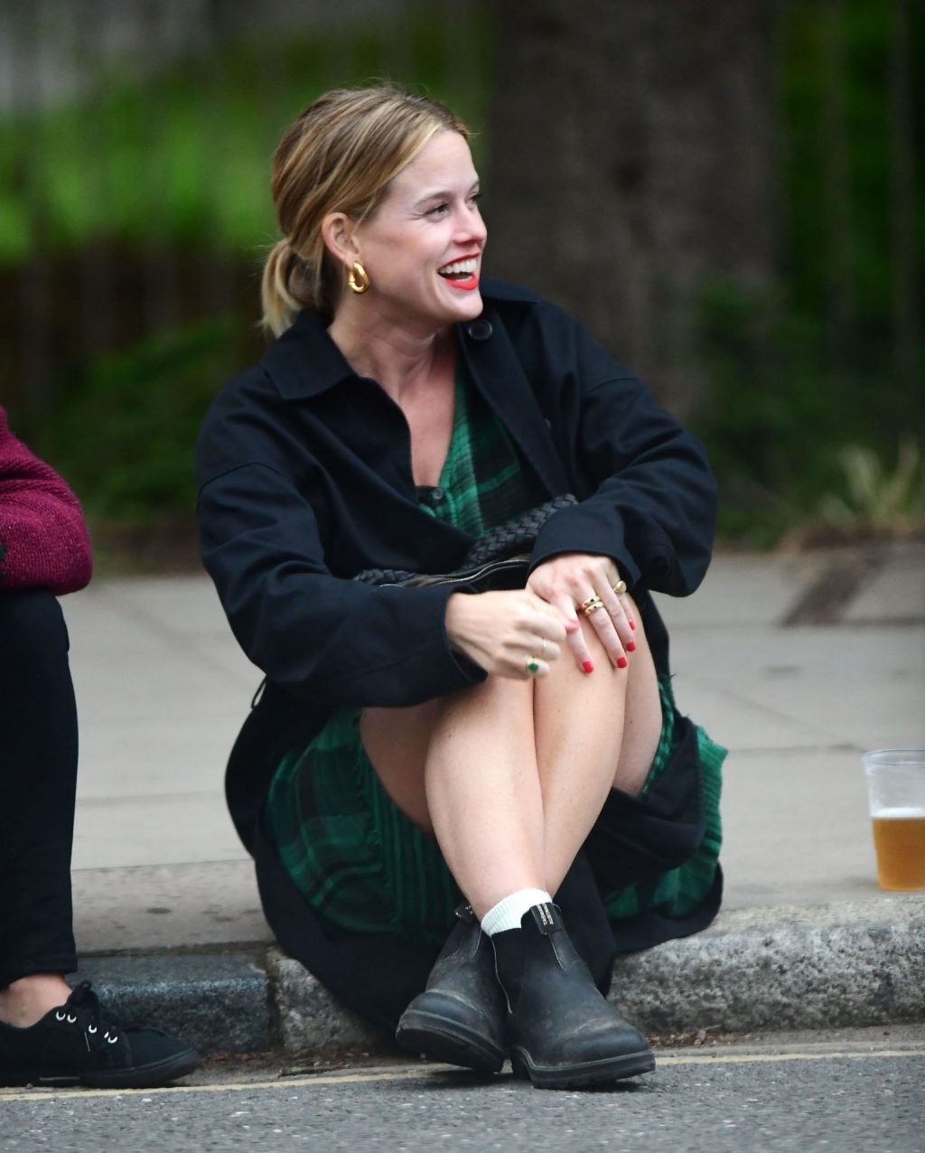 Alice Eve Is Pictured Enjoying Drinks on the Pavement with a Friend in London (106 Photos)