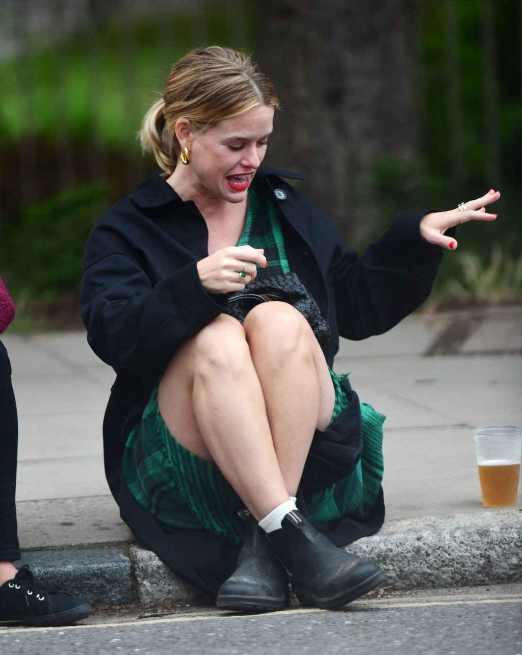 Alice Eve Is Pictured Enjoying Drinks on the Pavement with a Friend in London (106 Photos)