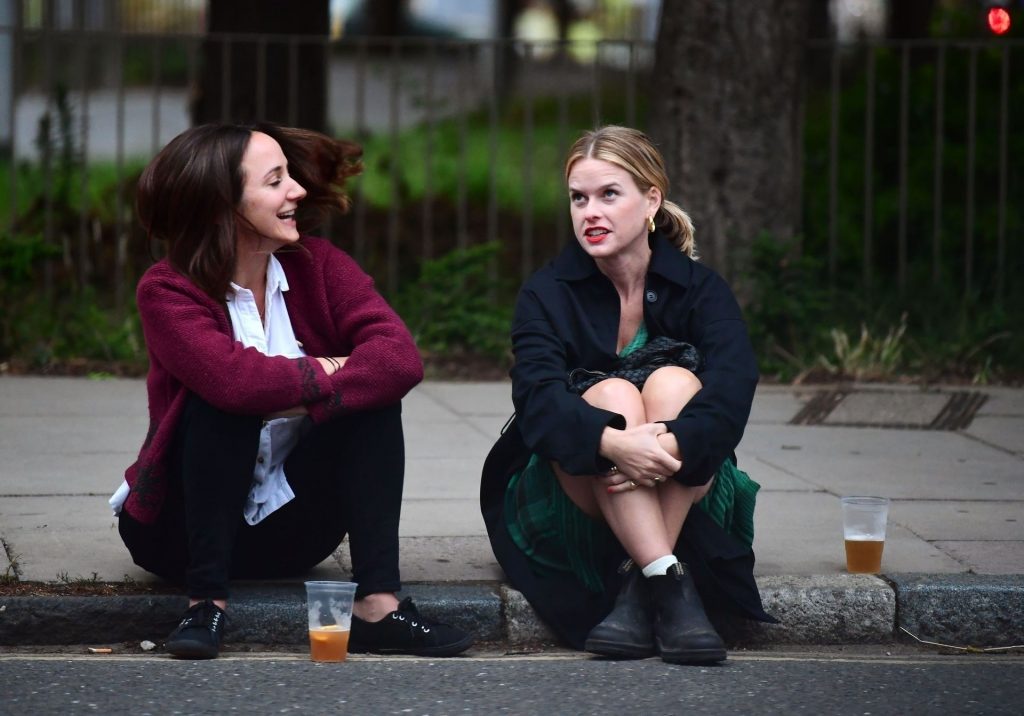 Alice Eve Is Pictured Enjoying Drinks on the Pavement with a Friend in London (106 Photos)