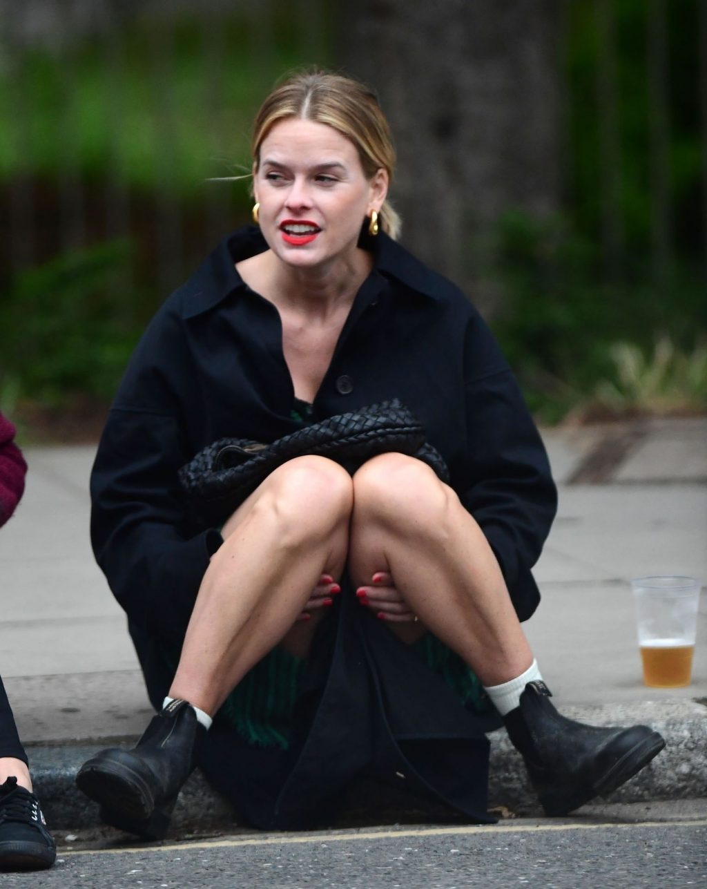 Alice Eve Is Pictured Enjoying Drinks on the Pavement with a Friend in London (106 Photos)