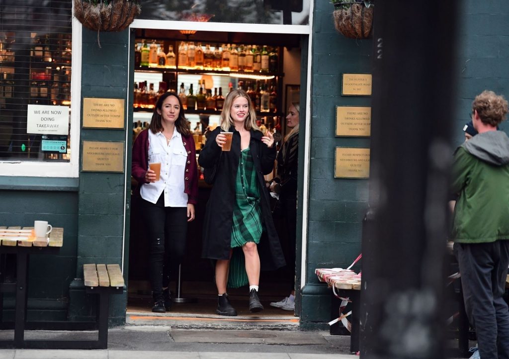 Alice Eve Is Pictured Enjoying Drinks on the Pavement with a Friend in London (106 Photos)