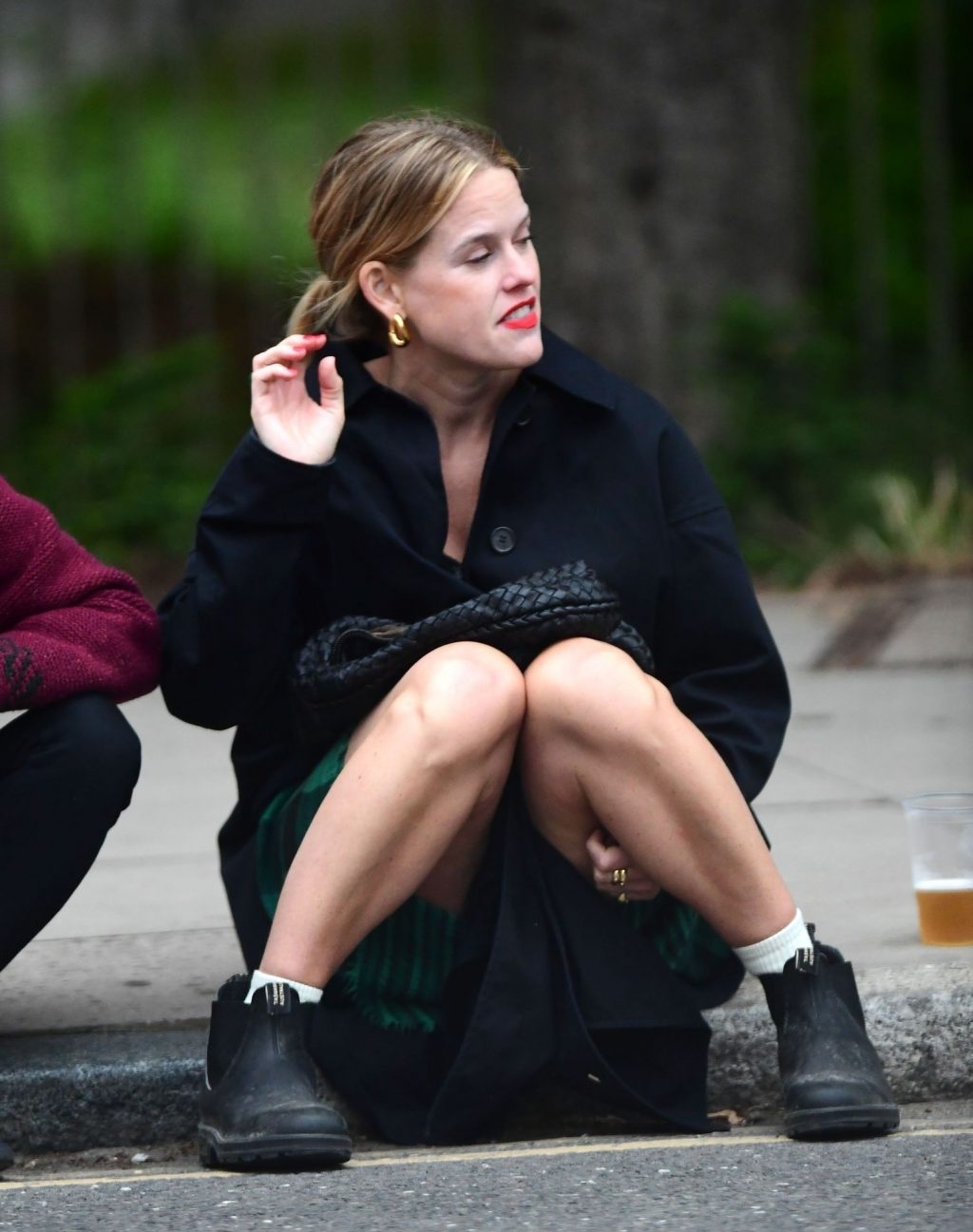Alice Eve Is Pictured Enjoying Drinks on the Pavement with a Friend in London (106 Photos)