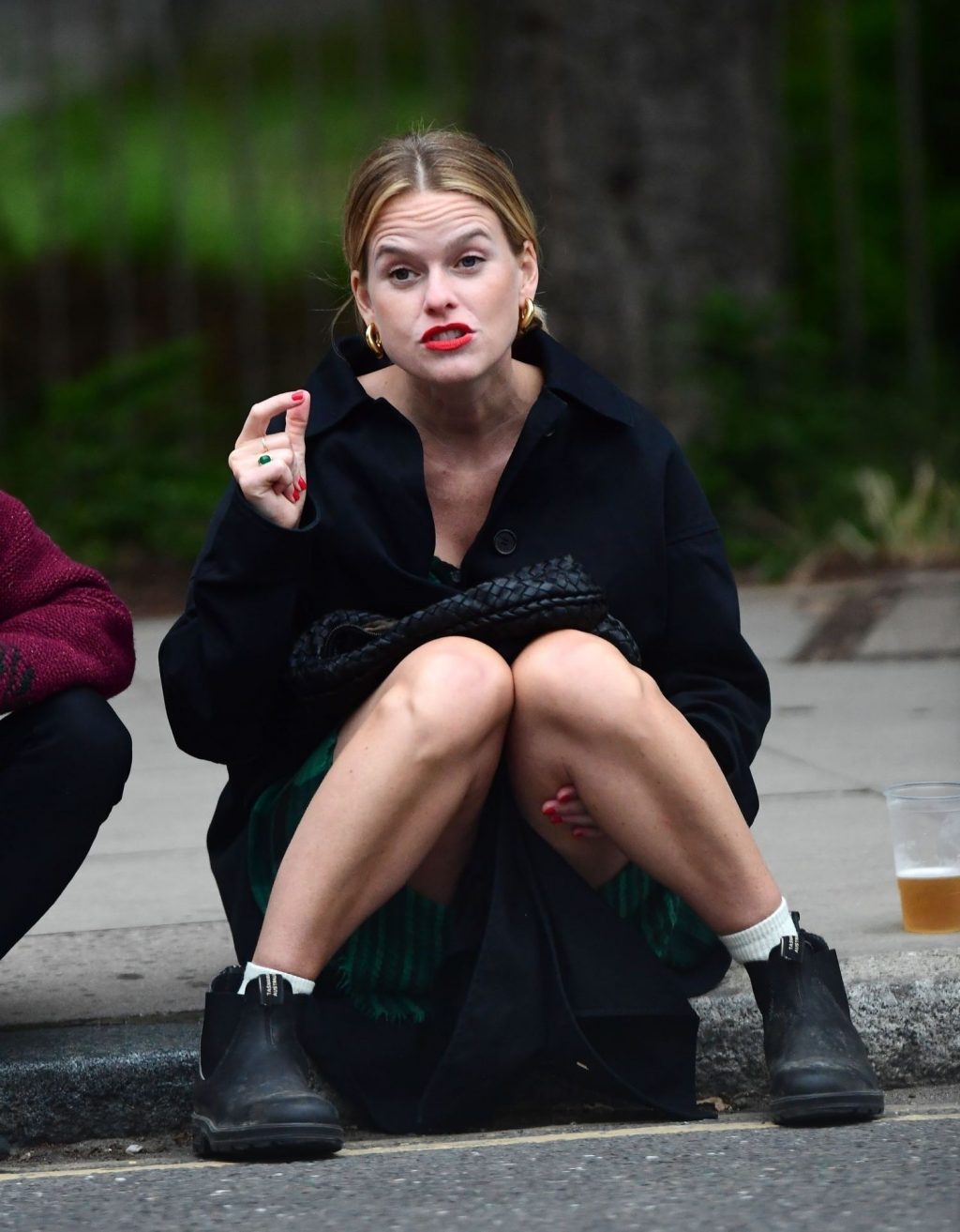 Alice Eve Is Pictured Enjoying Drinks on the Pavement with a Friend in London (106 Photos)