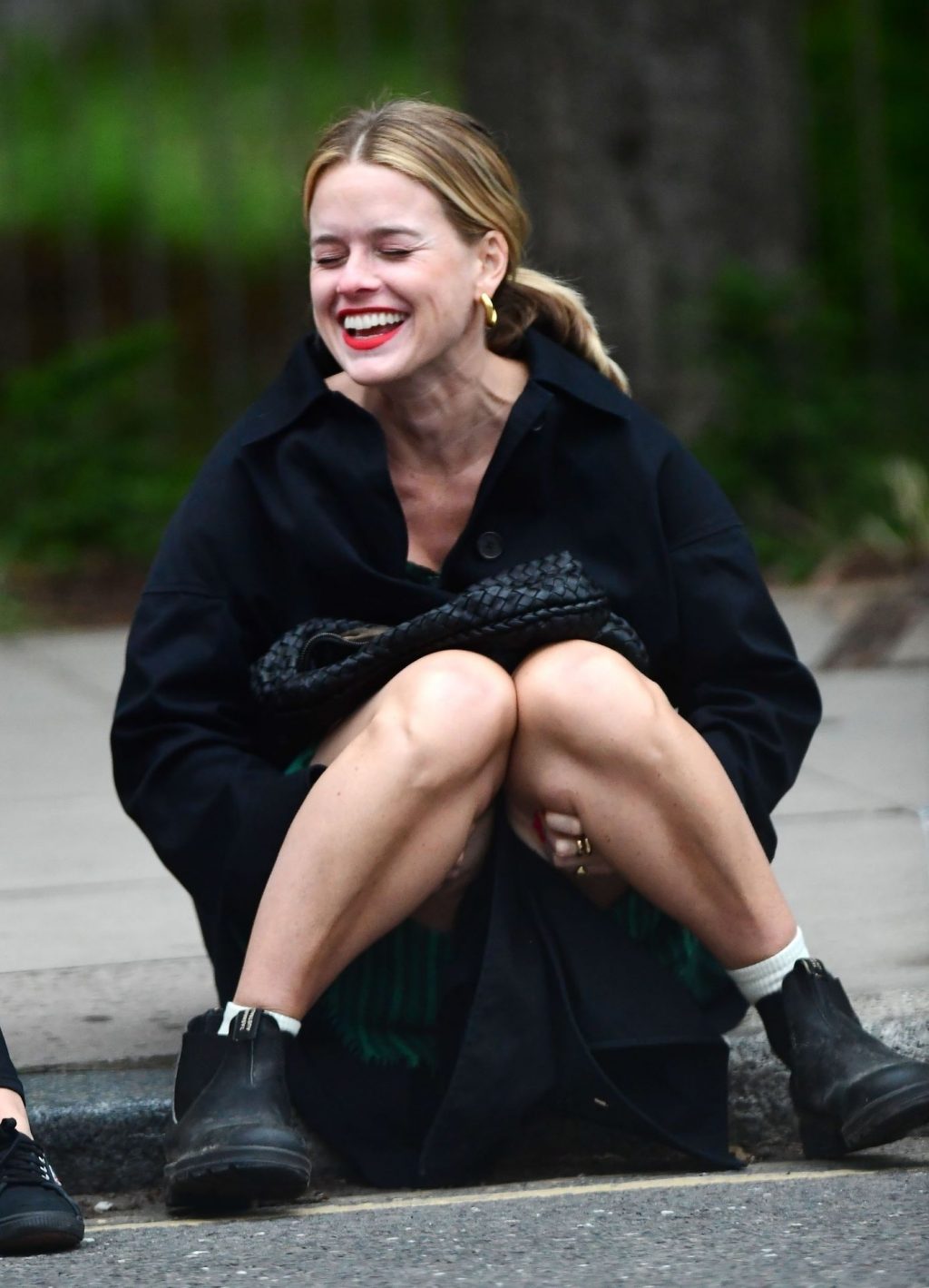 Alice Eve Is Pictured Enjoying Drinks on the Pavement with a Friend in London (106 Photos)