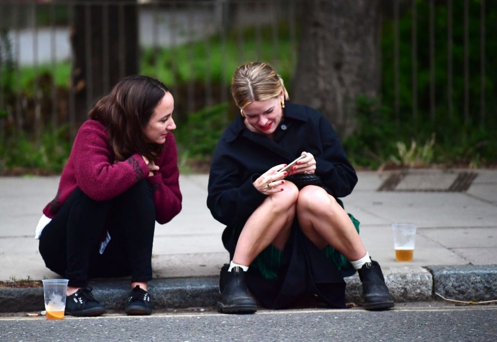 Alice Eve Is Pictured Enjoying Drinks on the Pavement with a Friend in London (106 Photos)