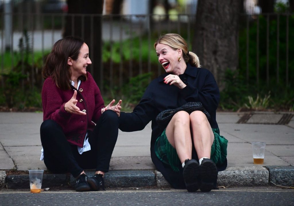 Alice Eve Is Pictured Enjoying Drinks on the Pavement with a Friend in London (106 Photos)