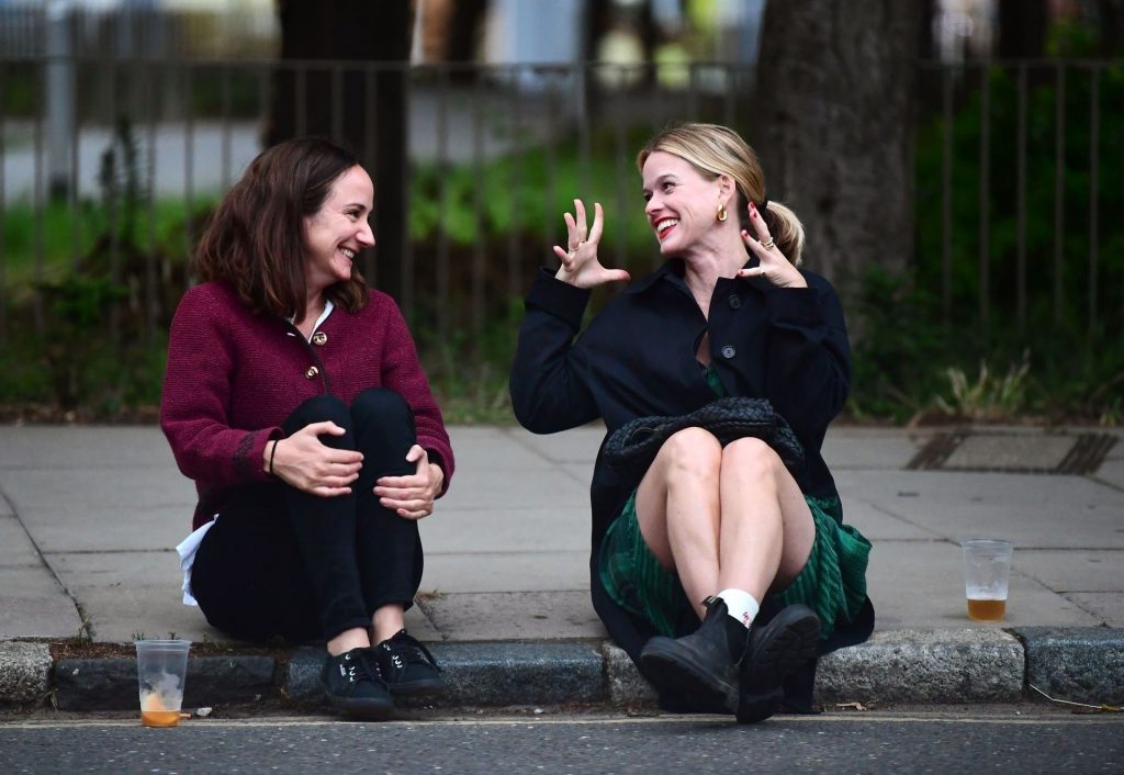 Alice Eve Is Pictured Enjoying Drinks on the Pavement with a Friend in London (106 Photos)