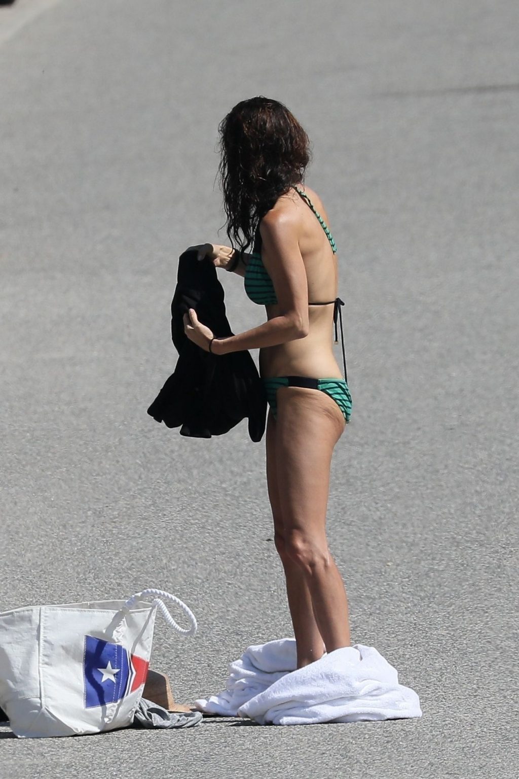 Bethenny Frankel Hits the Beach in The Hamptons (80 Photos)