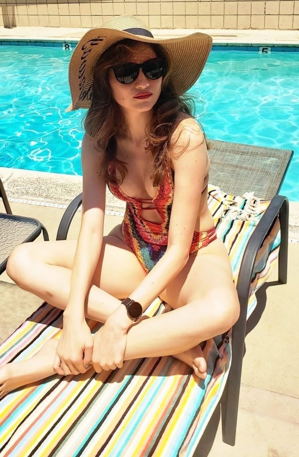 Blanca Blanco Hangs Out by Her Pool (28 Photos)