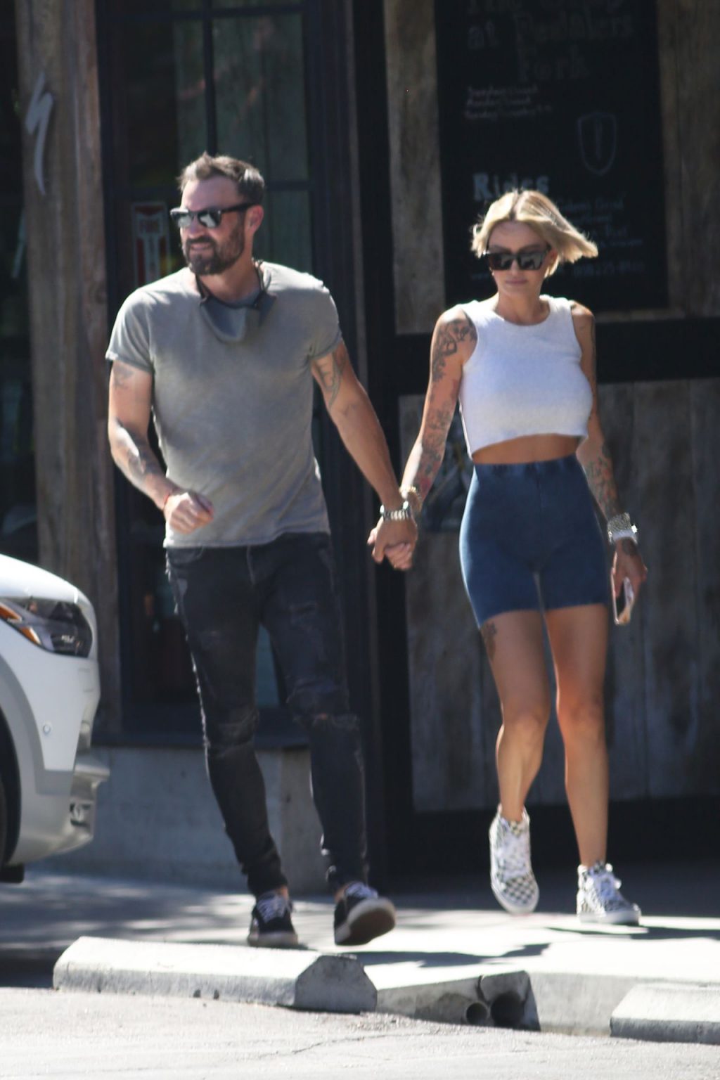 Brian Austin Green &amp; Tina Louise Hold Hands After a Romantic Lunch Date in Agoura Hills (31 Photos)