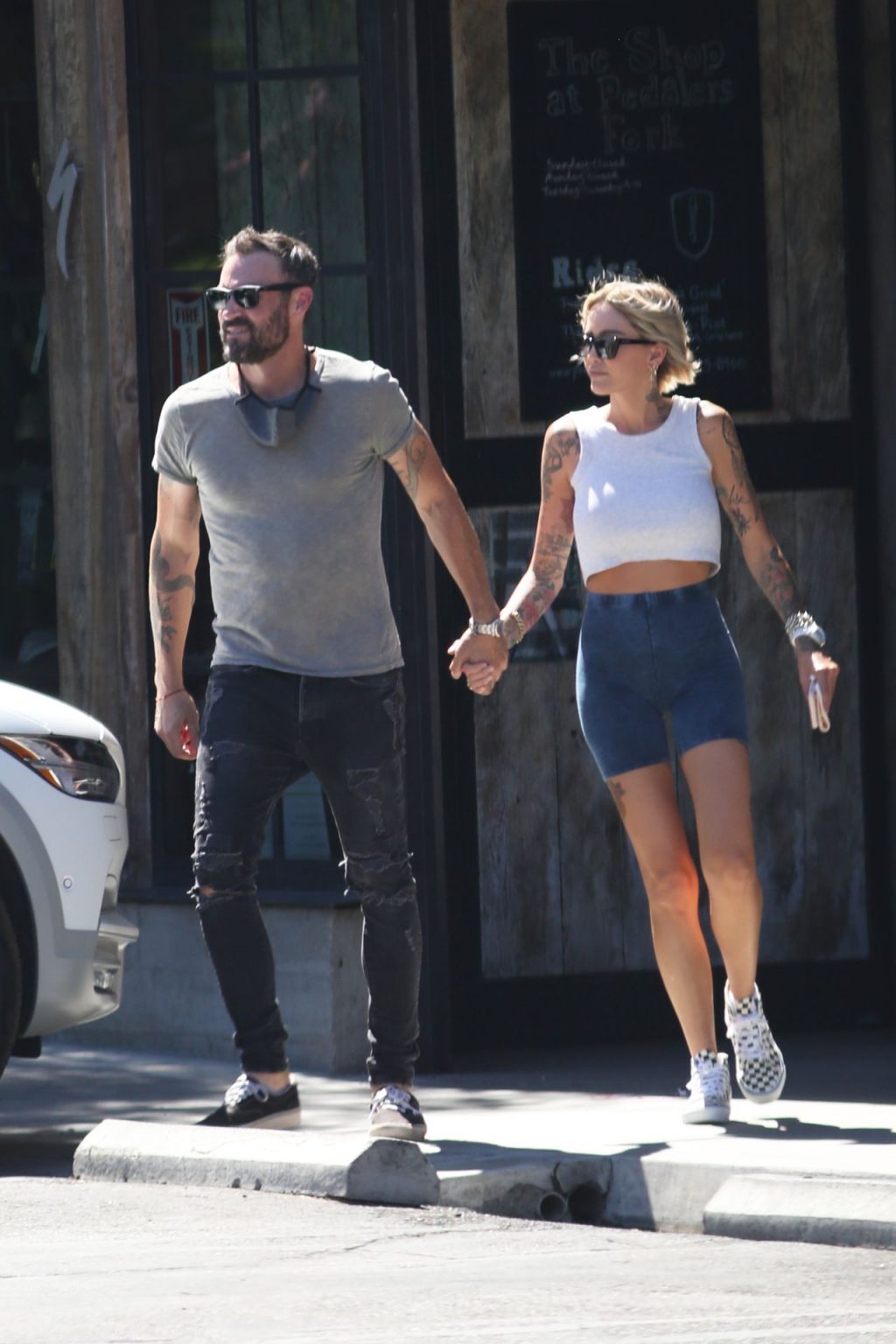 Brian Austin Green &amp; Tina Louise Hold Hands After a Romantic Lunch Date in Agoura Hills (31 Photos)