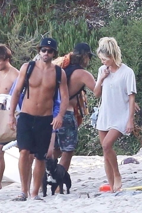 Brody Jenner Enjoys Her Days with Girls (26 Photos)