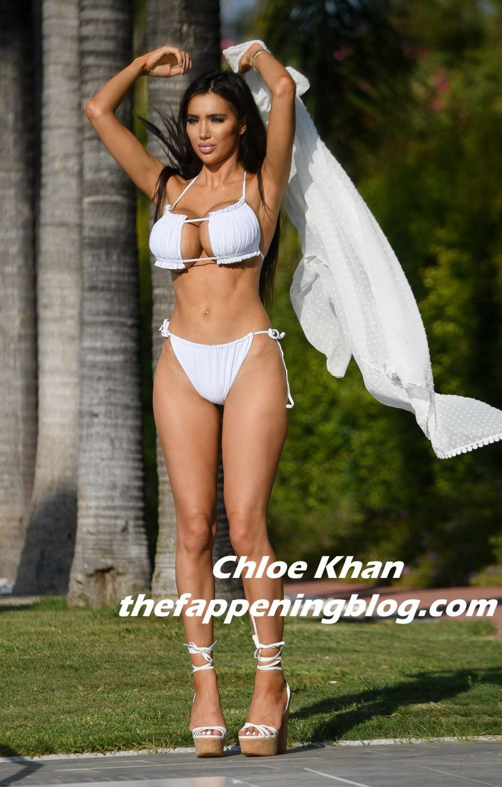 Chloe Khan Is Seen By The Pool In A 5 Star Hotel In Marbella (24 Photos)