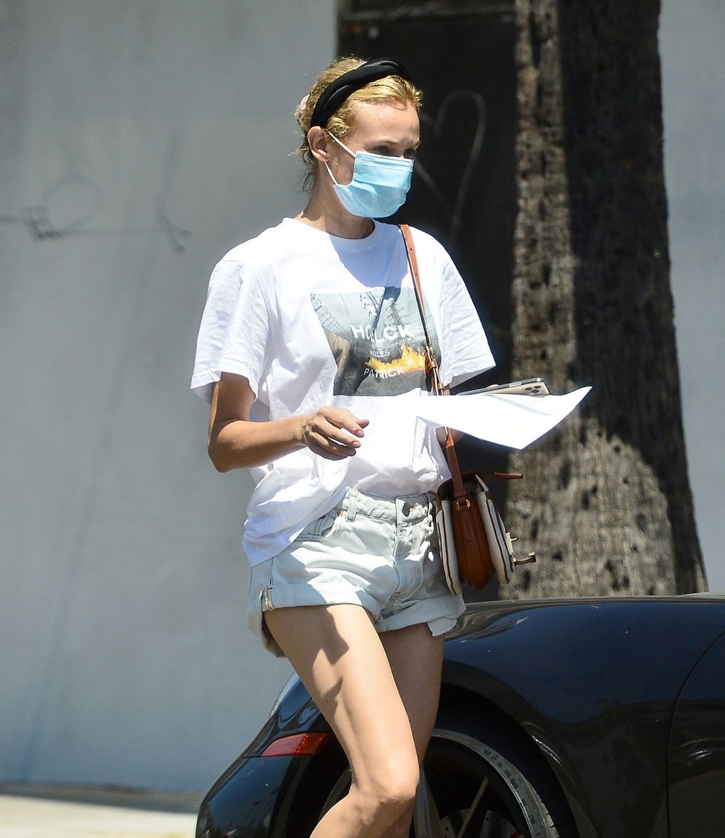 Sexy Diane Kruger Shows Something Interesting in Los Angeles (25 Photos)
