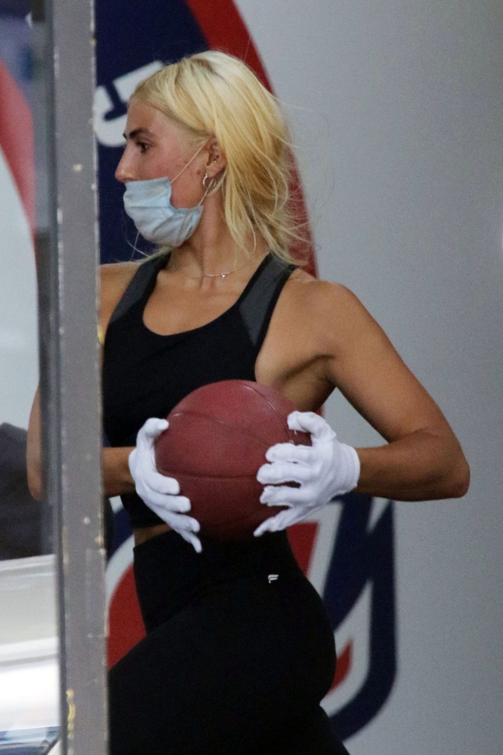 Emma Slater Gets a Healthy Drink After Her Work Out at F45 (63 Photos)