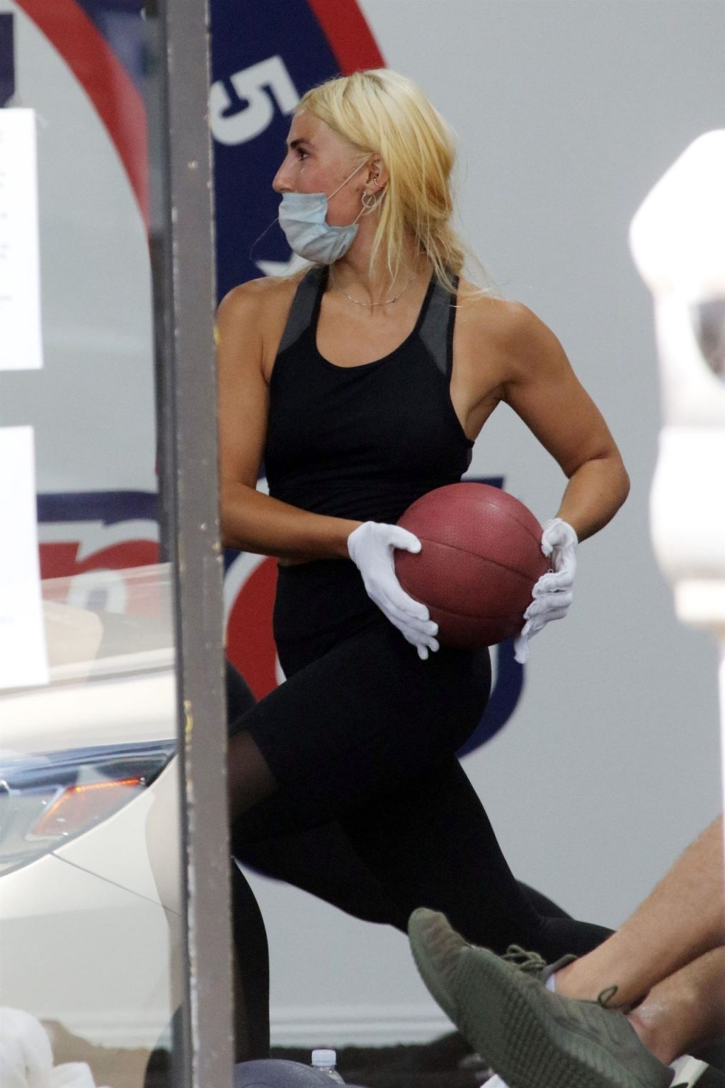 Emma Slater Gets a Healthy Drink After Her Work Out at F45 (63 Photos)