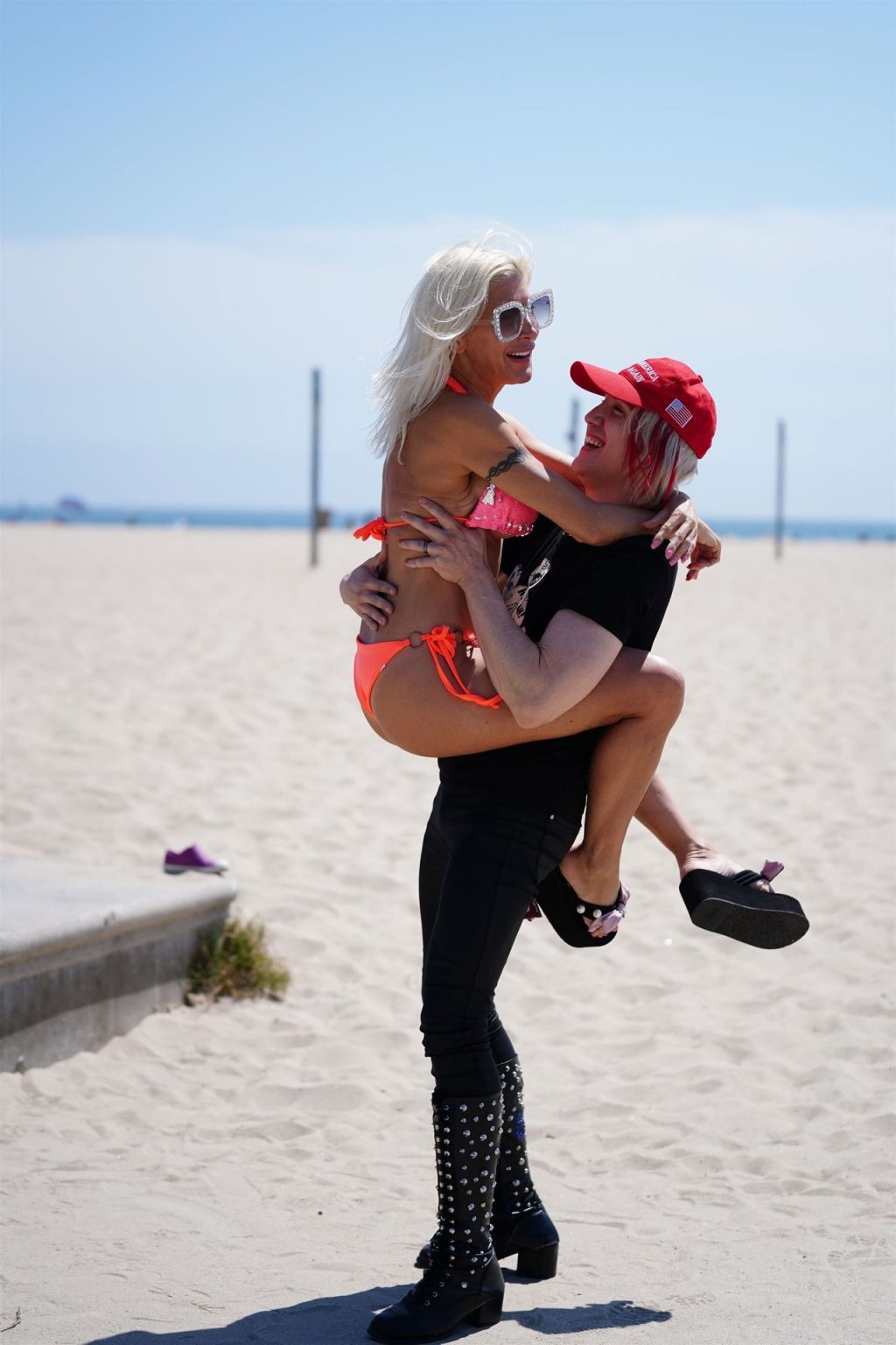 Frenchy Morgan Joins Ricky Rebel for Coffee and a Walk on the Beach (53 Photos)
