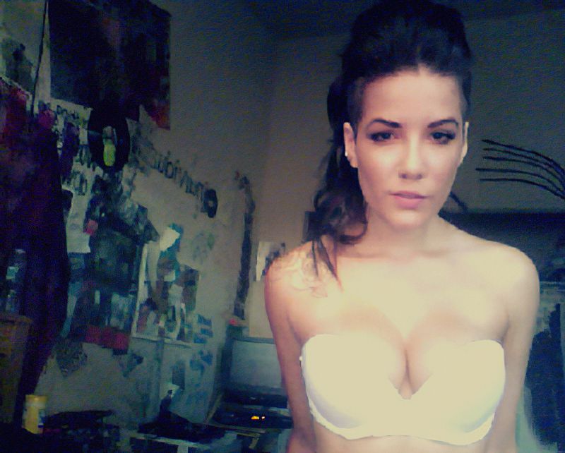 Halsey Nude &amp; Sexy Leaked The Fappening (6 Photos)