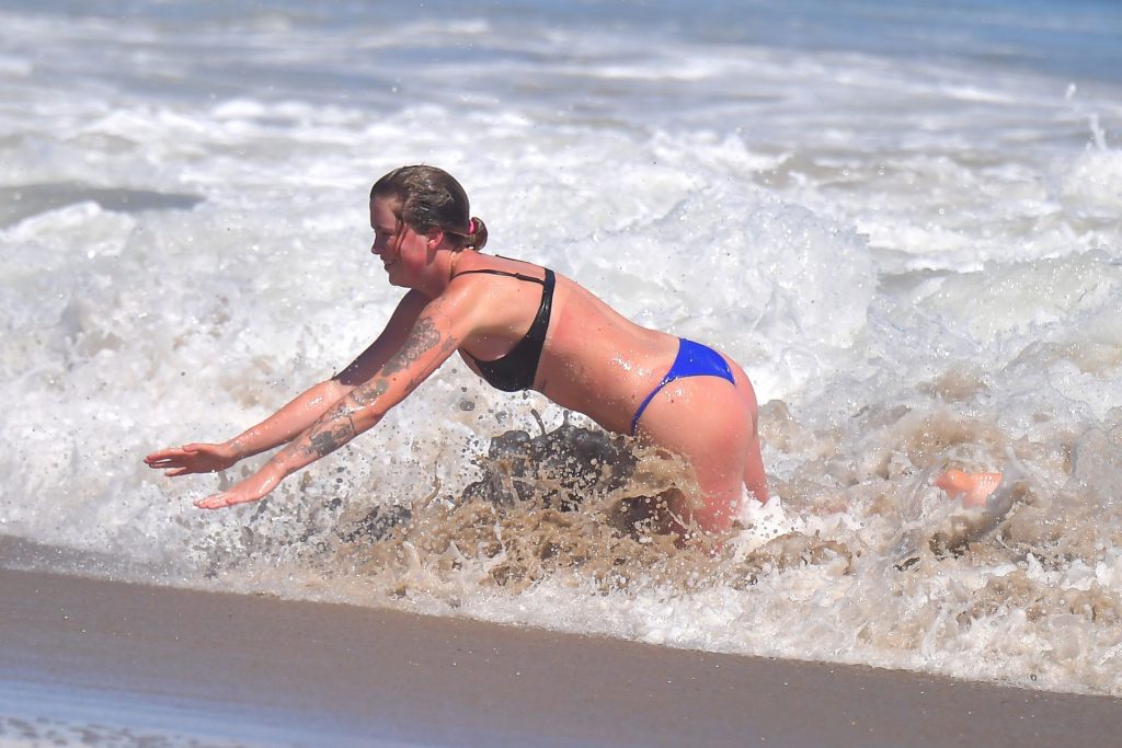Busty Ireland Baldwin Heads to the Beach in Malibu with Friends (89 Photos)