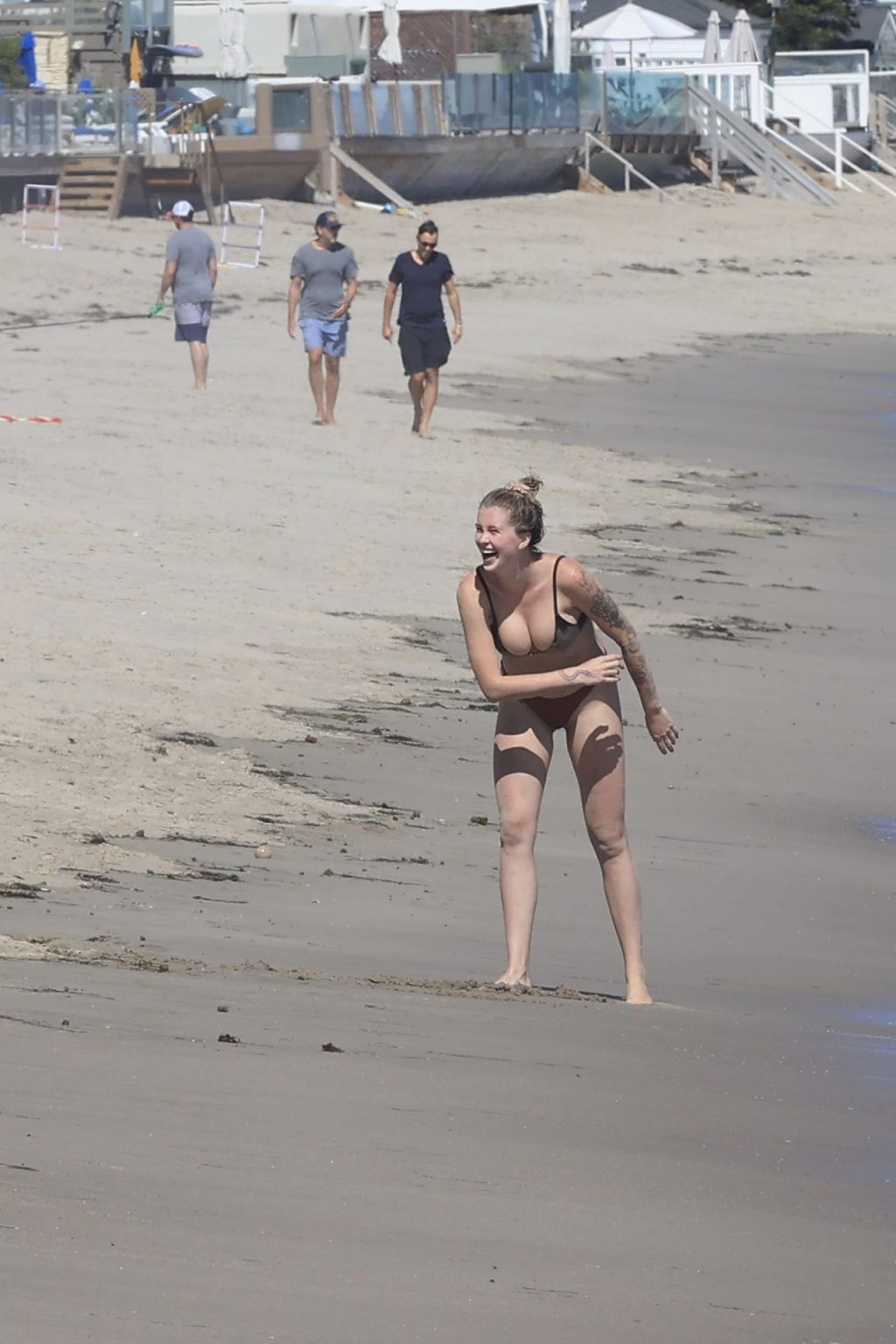 Ireland Baldwin Heads to the Beach in Malibu with Friends (149 Photos)