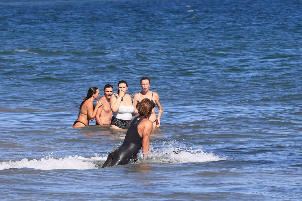 Ireland Baldwin Heads to the Beach in Malibu with Friends (149 Photos)