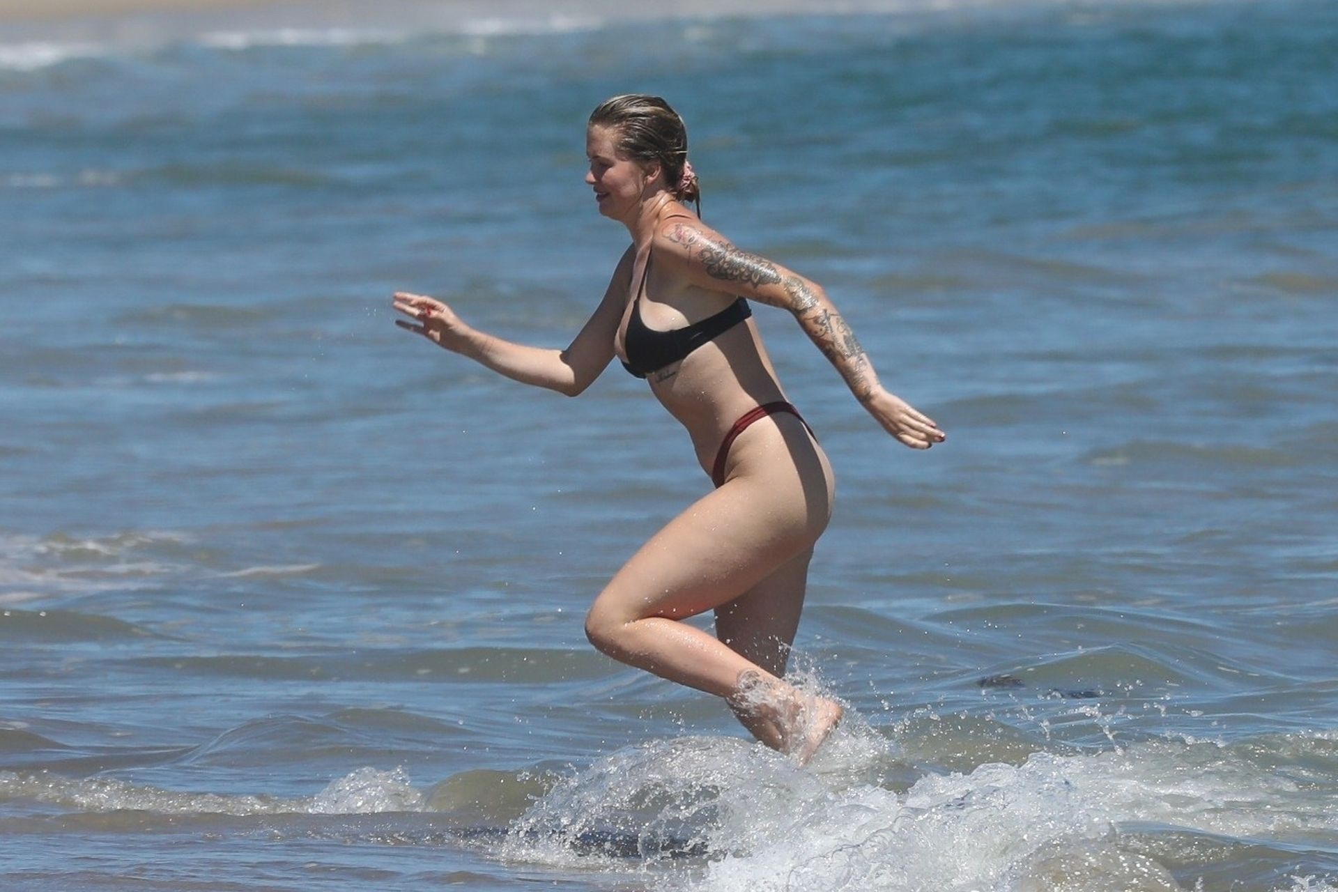 Ireland baldwin taille