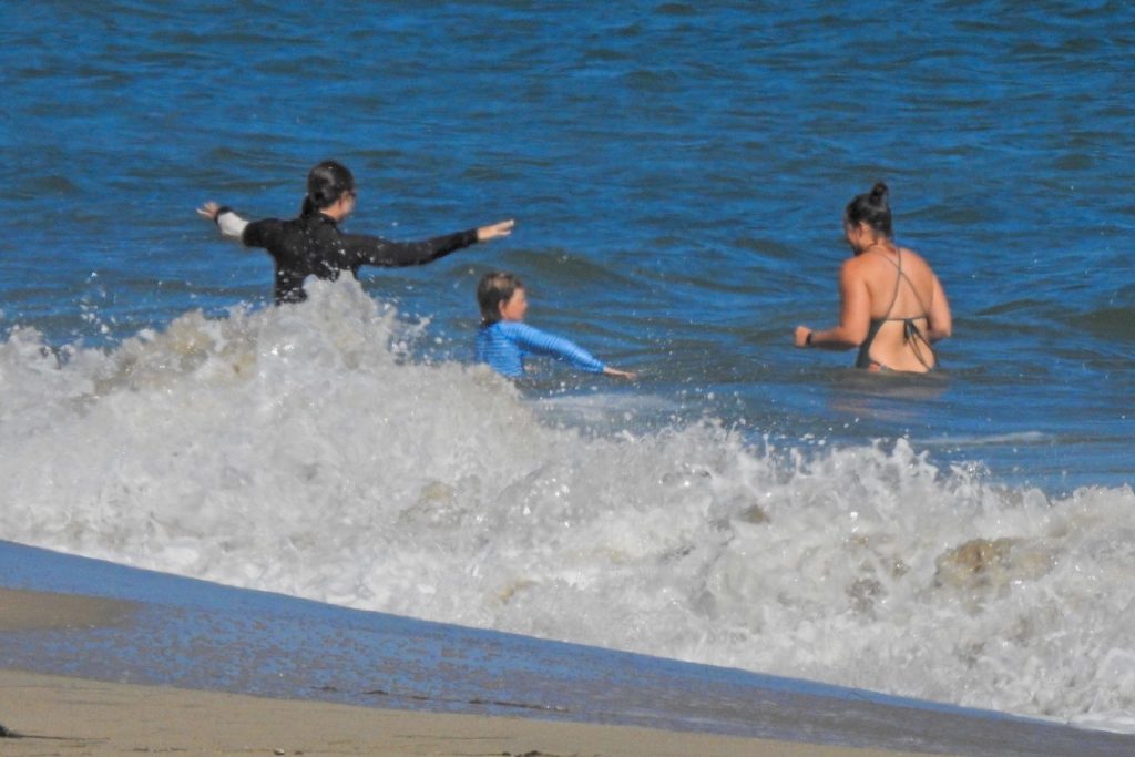 Jennifer Garner Enjoys Some Bodyboarding Fun (116 Photos)
